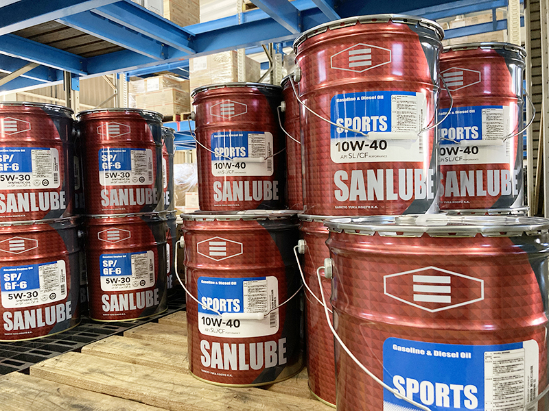 自動車用・工業用潤滑油の写真